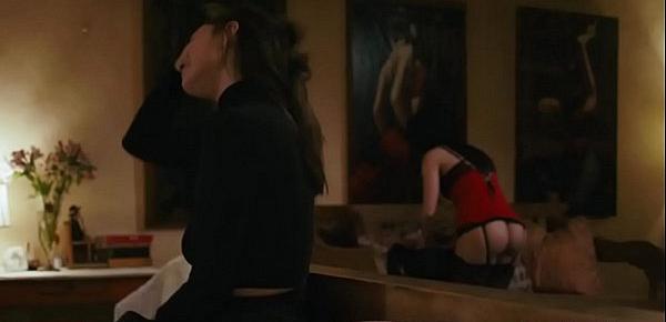 Bella helps Dianas pussy reach orgasm